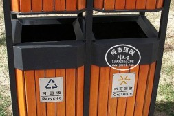 东丰公园钢木分类垃圾桶
