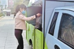 垃圾回收“小绿车”进小区